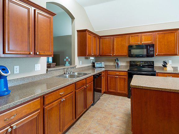 4th image of 233 Lottie Ln