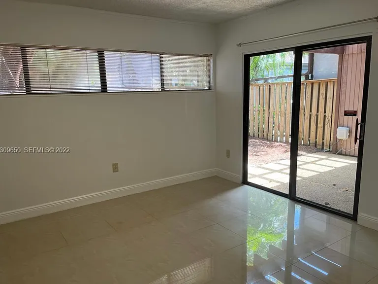 1712 NW 74th Ave #28 — Photo 7