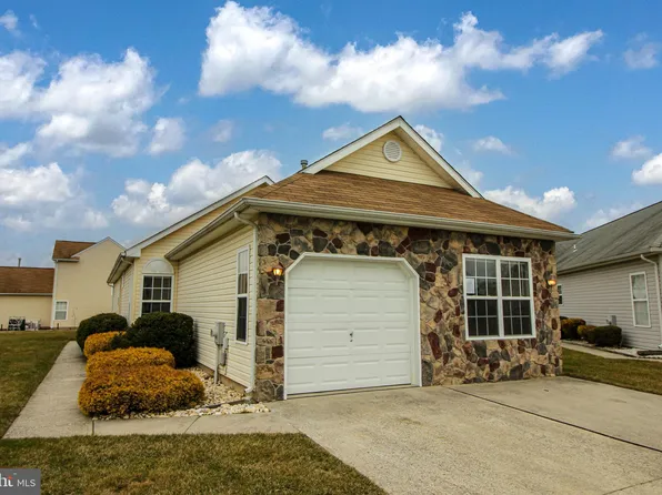 3 Vermont Cir, Beverly, NJ 08010