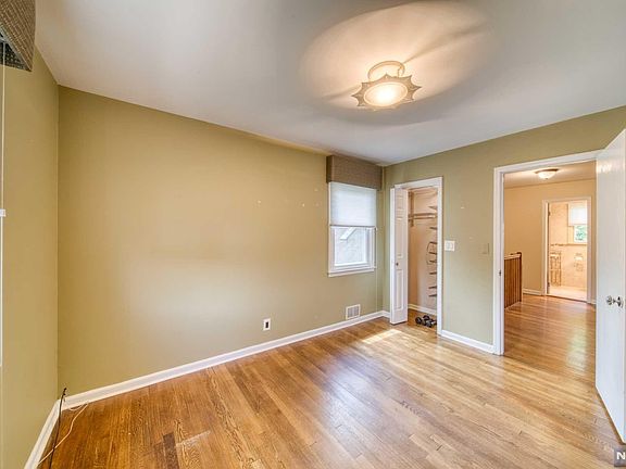 5th image of 111 6th St