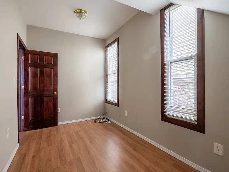 2010 S Loomis St #1 — Photo 7