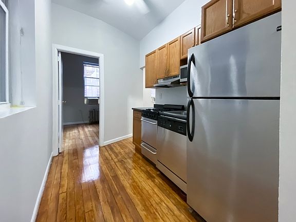 2nd image of 34 1/2 Saint Marks Pl #9AA