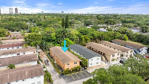 608 SW 16th Ave Photo 1