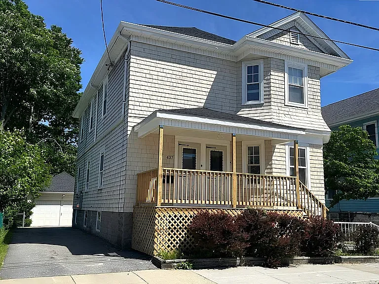 3 bed, 1100 sqft, $2,200 — Photo 2