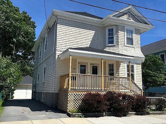 2nd image of 435-437 Stetson St #1