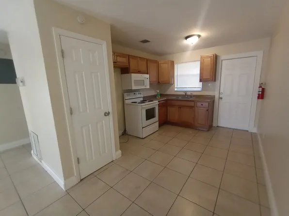 132 SW 12th Ave, Delray Beach, FL 33444