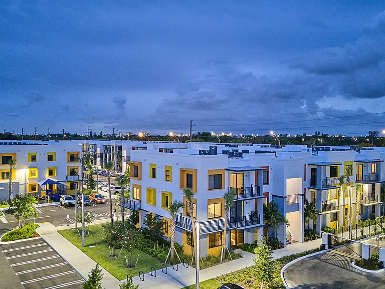 Gateway Luxury Apartments — Photo 30