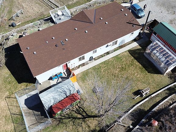 3rd image of 2224 Summit Drive