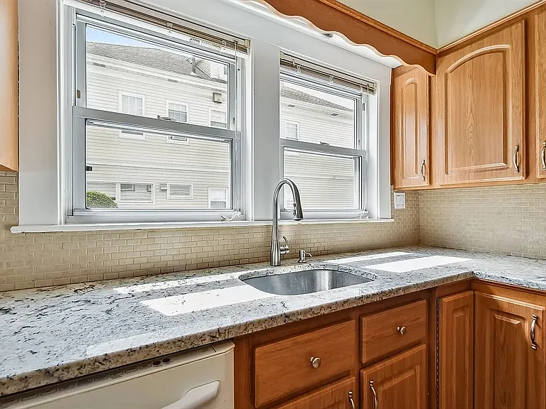 173 School St — Photo 11