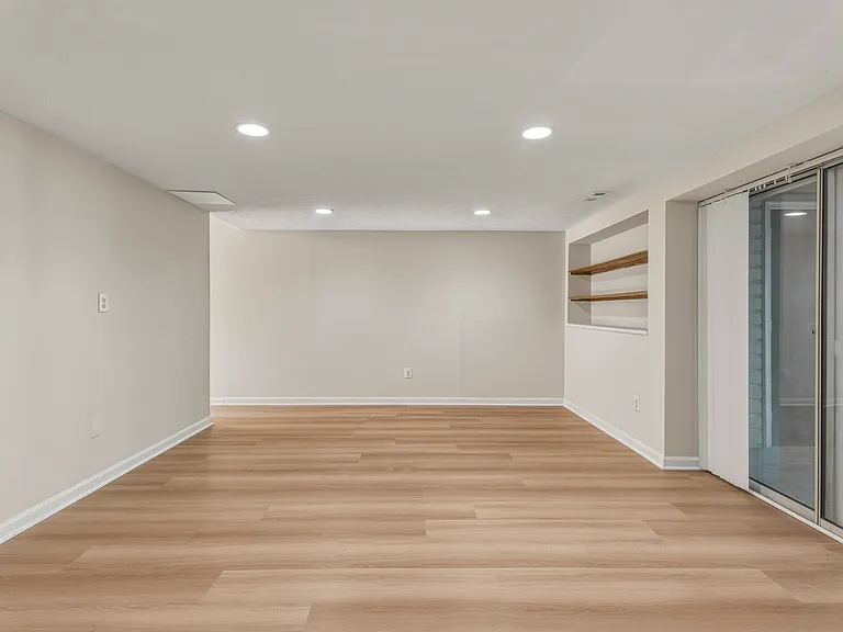 55 Oak Crest Ct — Photo 36