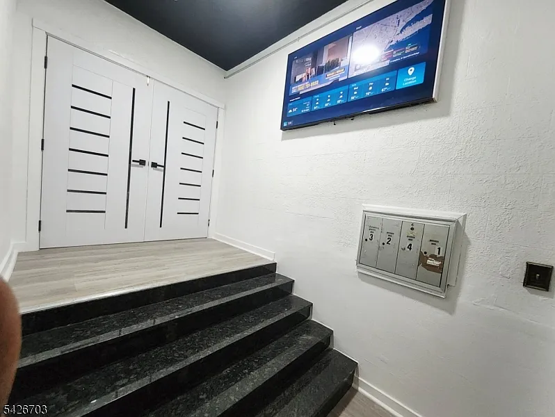 3 bed, 1.0 bath, $2,999 — Photo 4