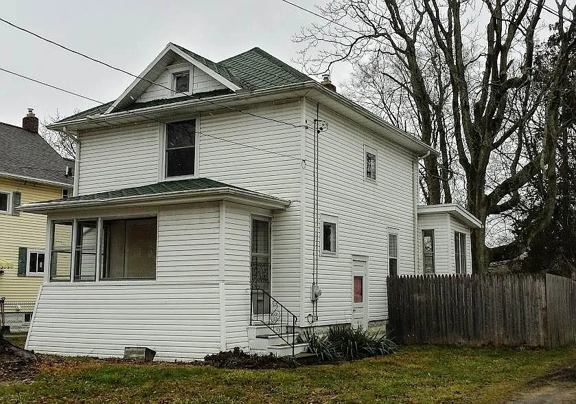 617 Gilbert St photo 1