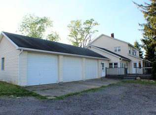 9889 Bainbridge Rd, Chagrin Falls, OH 44023