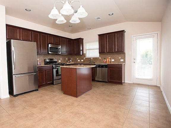 5th image of 1612 Greenside Dr