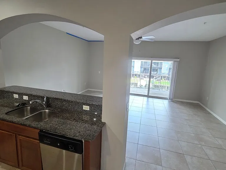 810 Callista Cay Loop — Photo 9