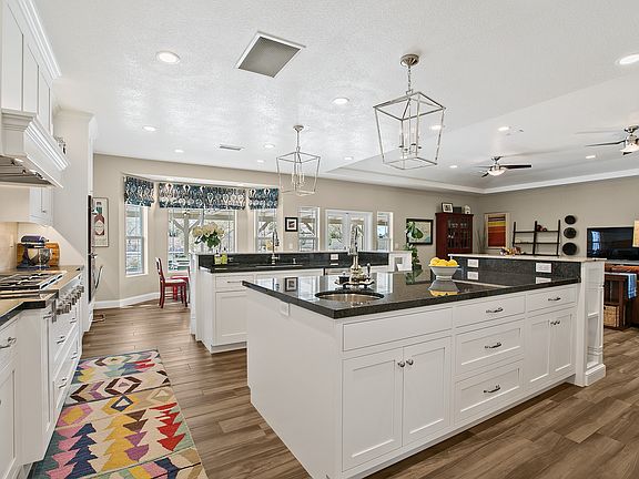 3rd image of 2230 W Avenue L8