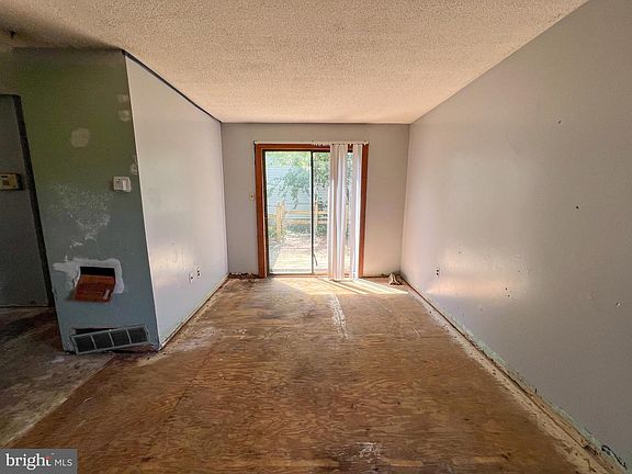 4th image of 104 Channing Dr