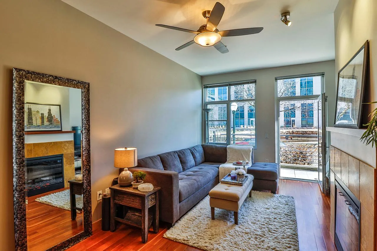 1 bed, 830 sqft, $1,900 — Photo 3