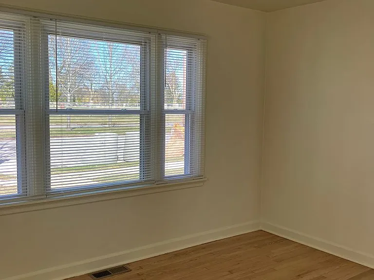 7333 W Lisbon Ave — Photo 4
