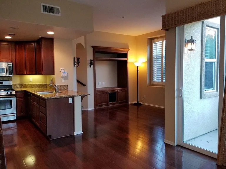 477 Almond Rd — Photo 10