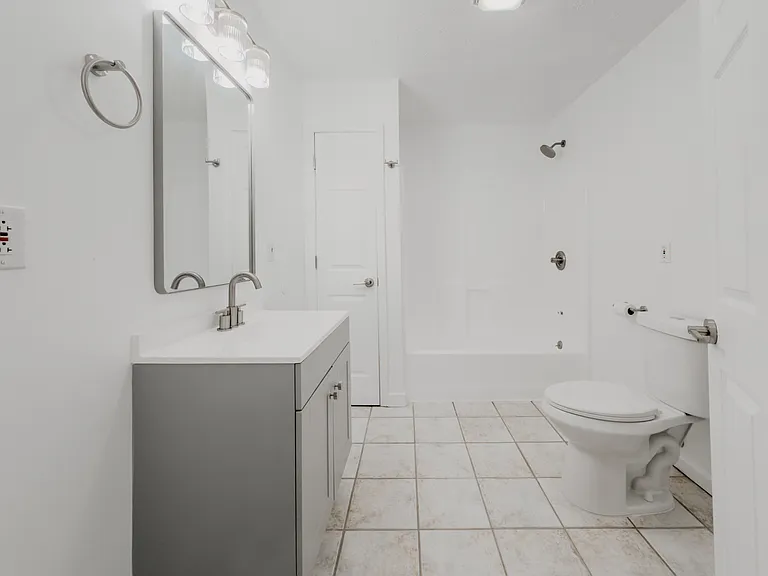 522 Oldham St #B — Photo 8