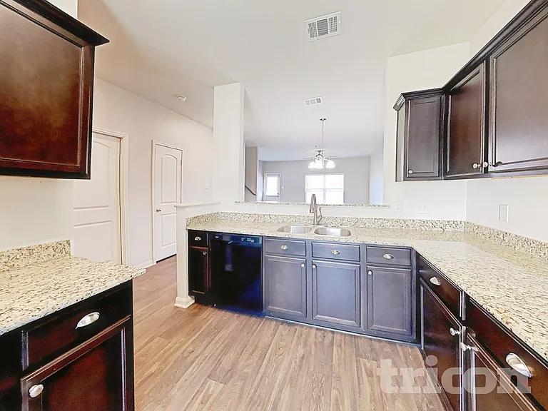 524 Yearwood Ln — Photo 6