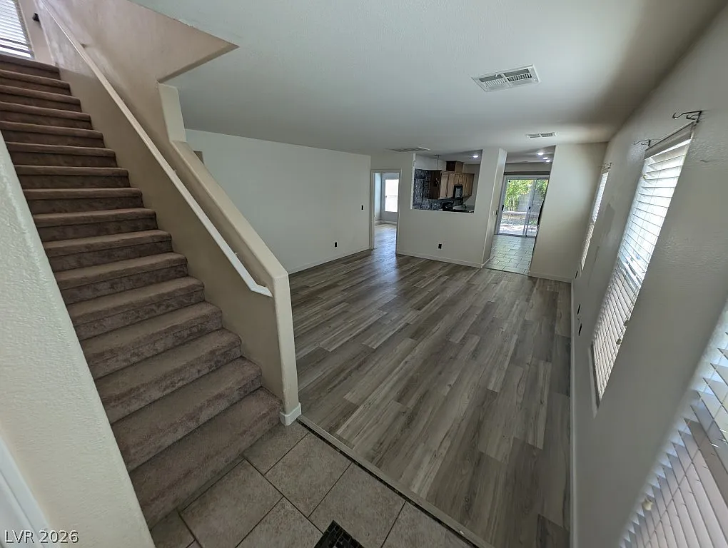 3 bed, 2.5 bath, 1818 sqft, $2,100 — Photo 3