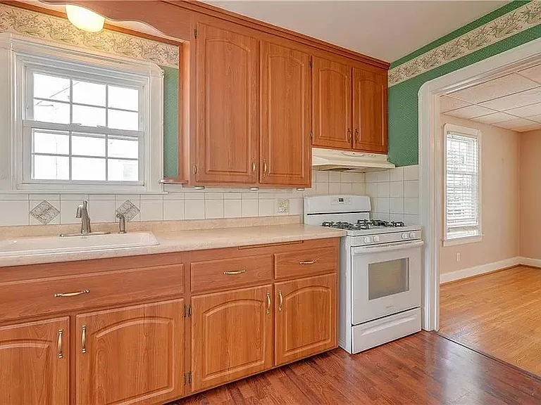69 Winstead Rd — Photo 10
