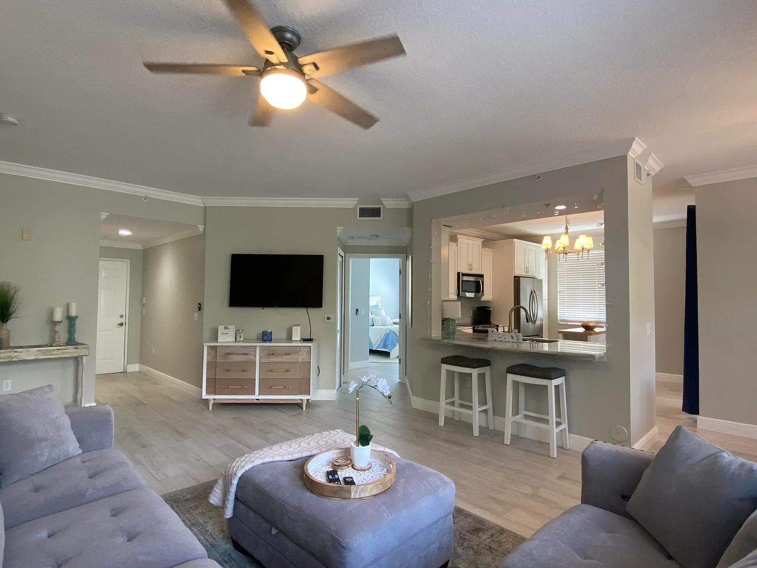 2 bed, 2.0 bath, 1345 sqft, $6,000 — Photo 3