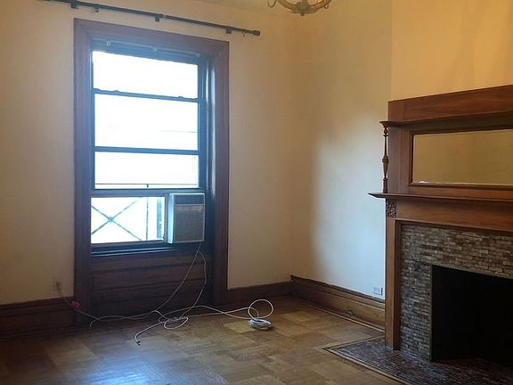 2nd image of 129 W 75th St APT 4R