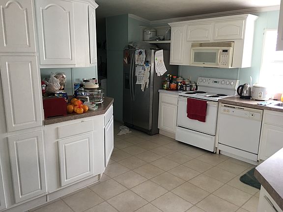 5th image of 2205 NW 27th Ave