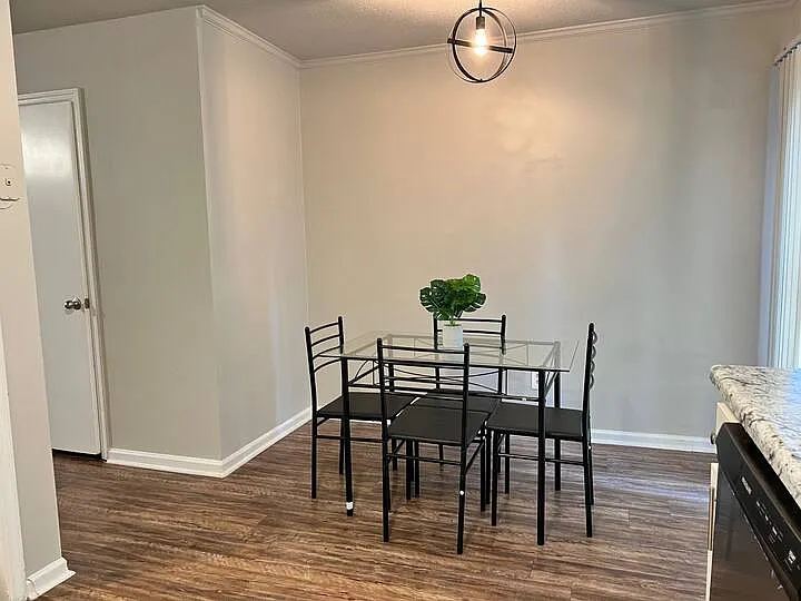 2 bed, 1.5 bath, 1100 sqft, $1,000 — Photo 4