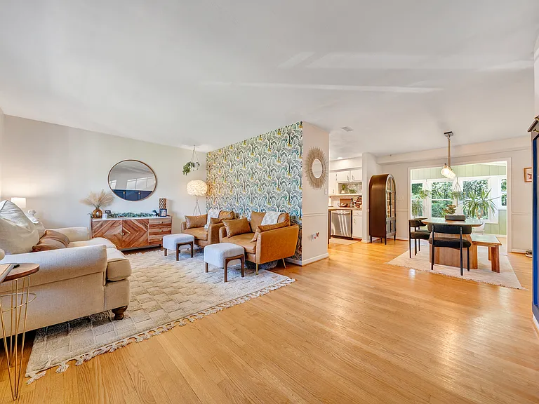 621 Aragona Dr — Photo 3