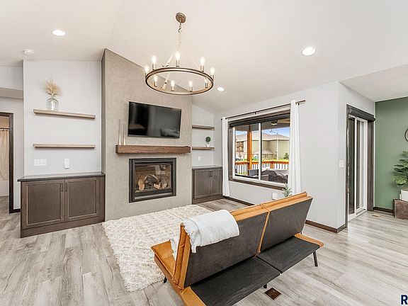 3rd image of 7101 S Garden Ct
