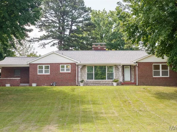 110 N 74th St, Belleville, IL 62223