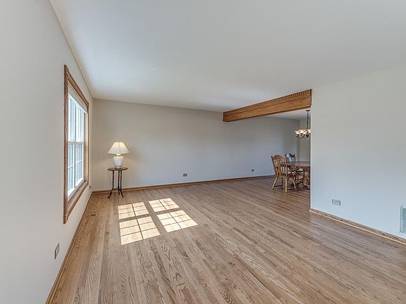 5th image of 300 Kensington Dr