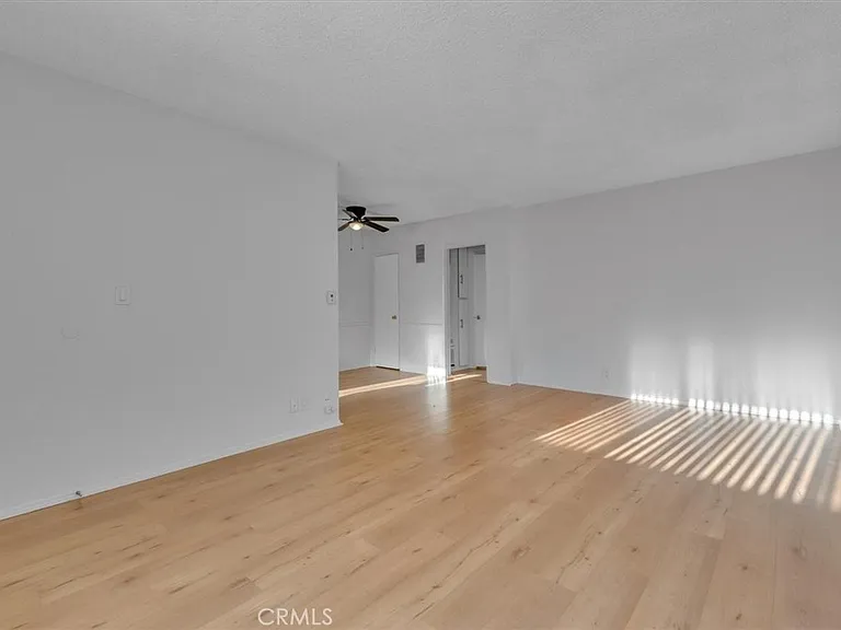 6643 De Longpre Ave #10 — Photo 6