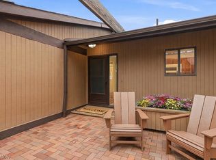 17640 Walnut Trl, Chagrin Falls, OH 44023