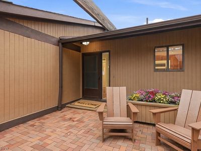 17640 Walnut Trl, Chagrin Falls, OH, 44023