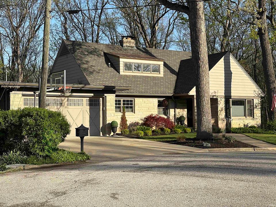 1st image of 320 Laurel Dr