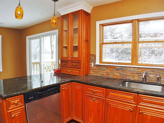 Features granite countertops