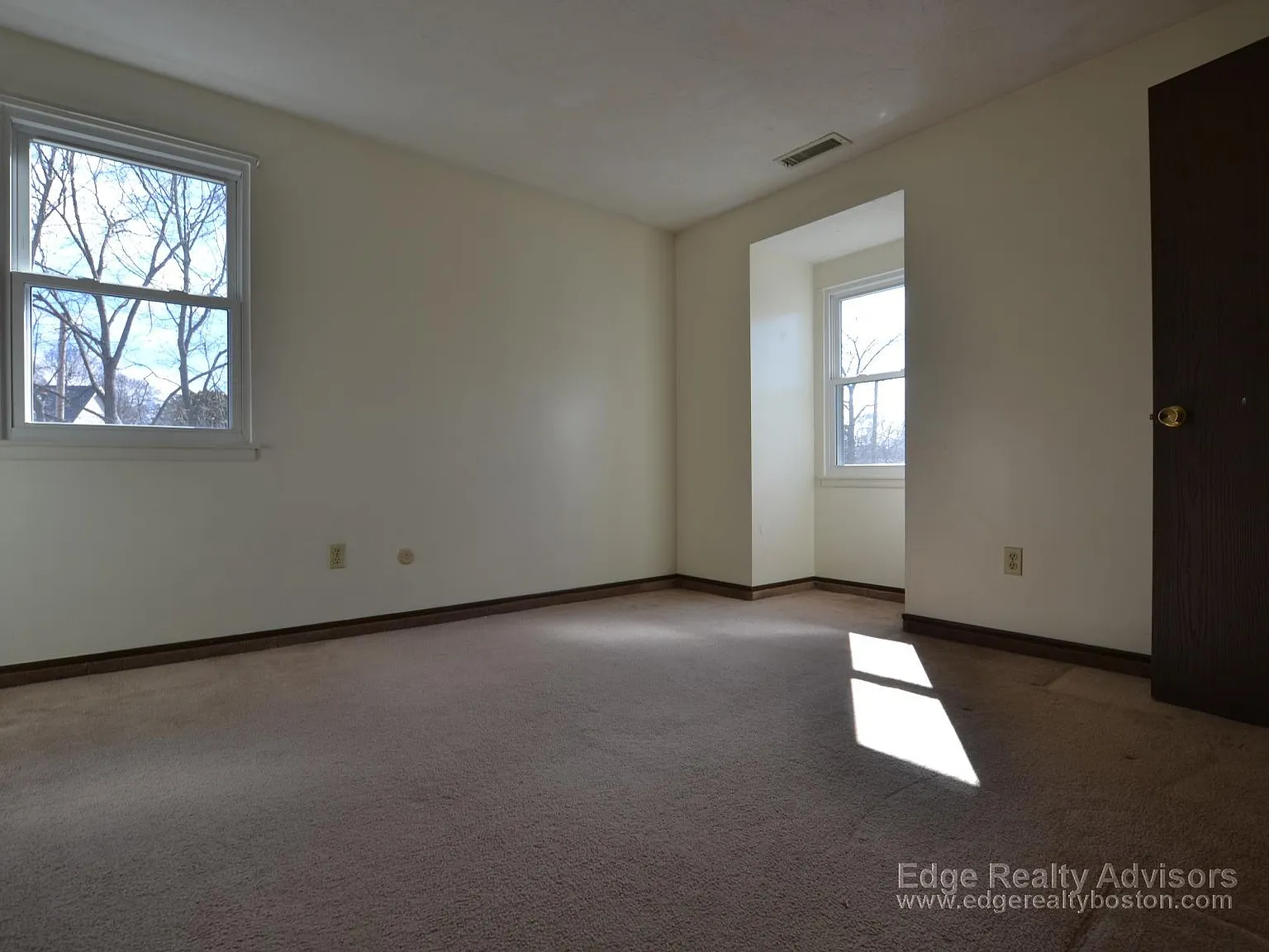 2 bed, 850 sqft, $2,500 — Photo 2