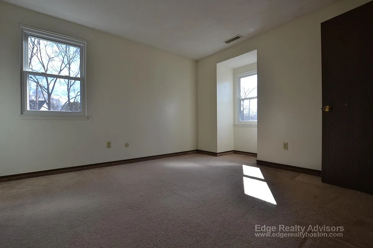 Building Photo - 5 General Greene Ave #5