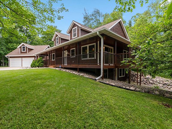 2nd image of 14526 Wildwood Dr