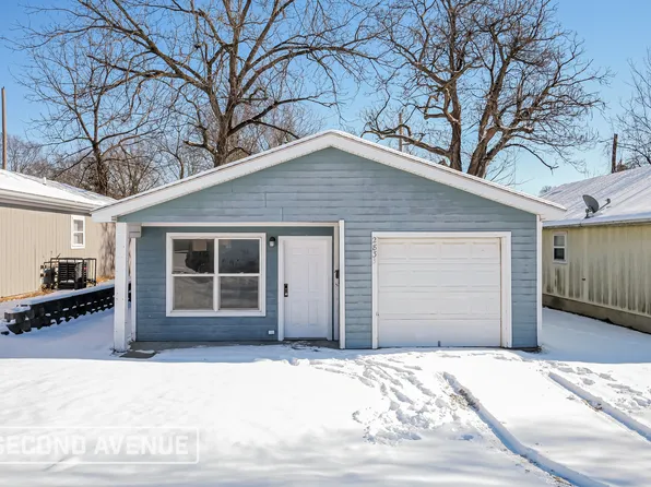 2833 Kensington Ave, Kansas City, MO 64128