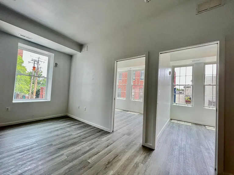 725 W Pratt St. — Photo 95
