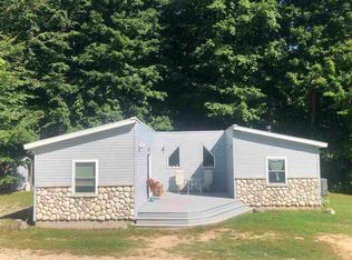 3083 Hedrick Rd, Harbor Springs, MI 49740