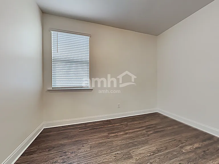 603 E Lionel Rd — Photo 16
