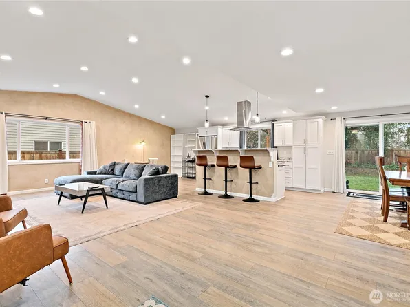 14314 110th Avenue Ct E, Puyallup, WA 98374