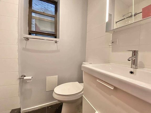 4th image of 410 W 36th St #1EF
